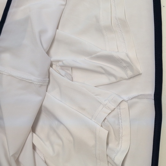 Emerald 18 White skort with Navy Trim size 14 EUC - Picture 4 of 5